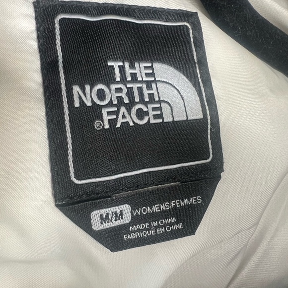 The North Face Women's Quilted Black Puffer Jacket - Picture 3 of 10